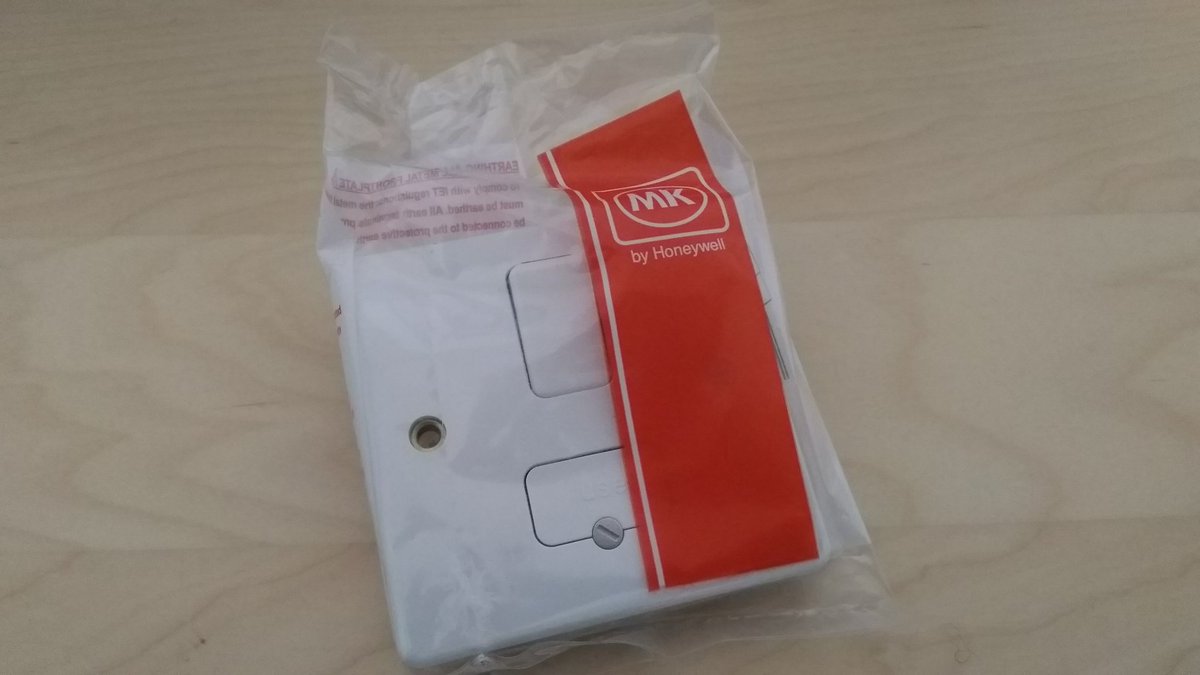 smplatts's tweet photo. Succumbed to the hype and treated ourselves to a Switch https://t.co/OY2NzioZYr