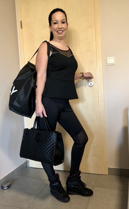 Urlaub zu Ende ab heute wird wieder gearbeitet .  Unterwegs zum Dreh 👍🏼 https://t.co/Sf7hYPcHNE<a href="/tag/sweet"class="tags"><span>#sweet</span></a><a href="/tag/summer"class="tags"><span>#summer</span></a><a href="/tag/sun"class="tags"><span>#sun</span></a><a href="/tag/beach"class="tags"><span>#beach</span></a><a href="/tag/beachlife"class="tags"><span>#beachlife</span></a><a href="/tag/beachgirl"class="tags"><span>#beachgirl</span></a>