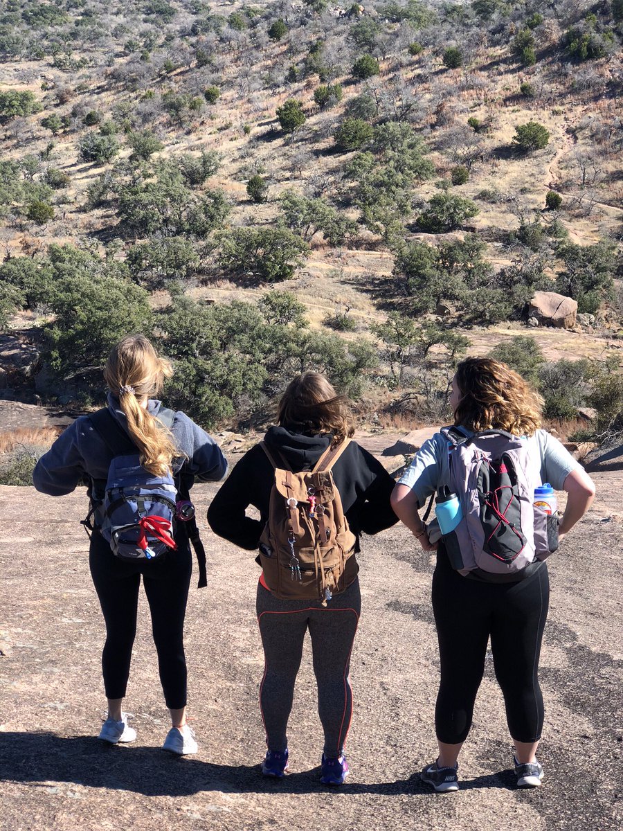 ameliaandlacey's tweet photo. HAPPY BIRTHDAY TO OUR PAL ABBY!! You’re a fun silly cool girl!! https://t.co/MZUUHvMMZo