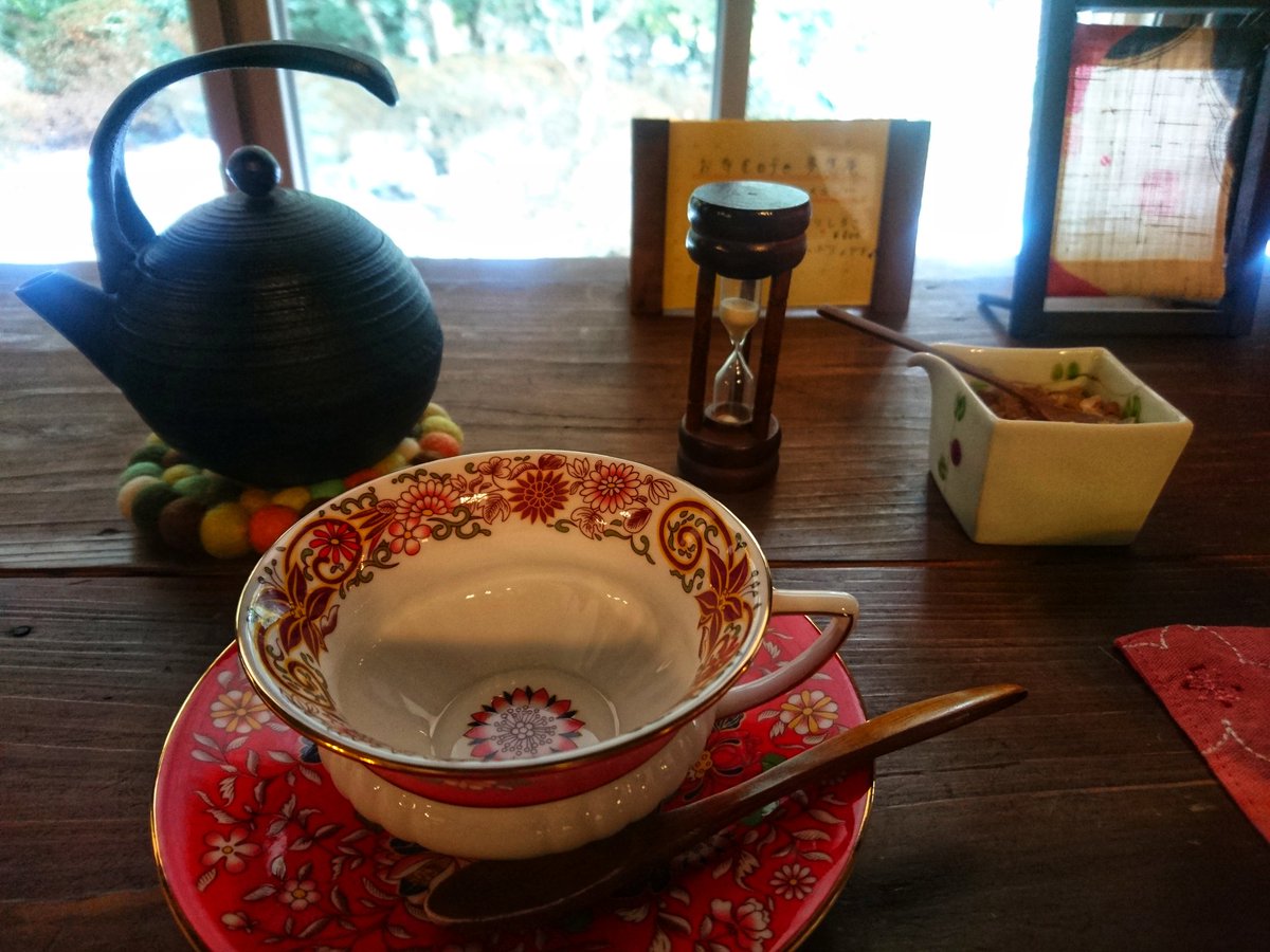 宮城県登米市津山町
お寺cafe夢想庵
南部鉄器で淹れる紅茶を砂時計で待つ…