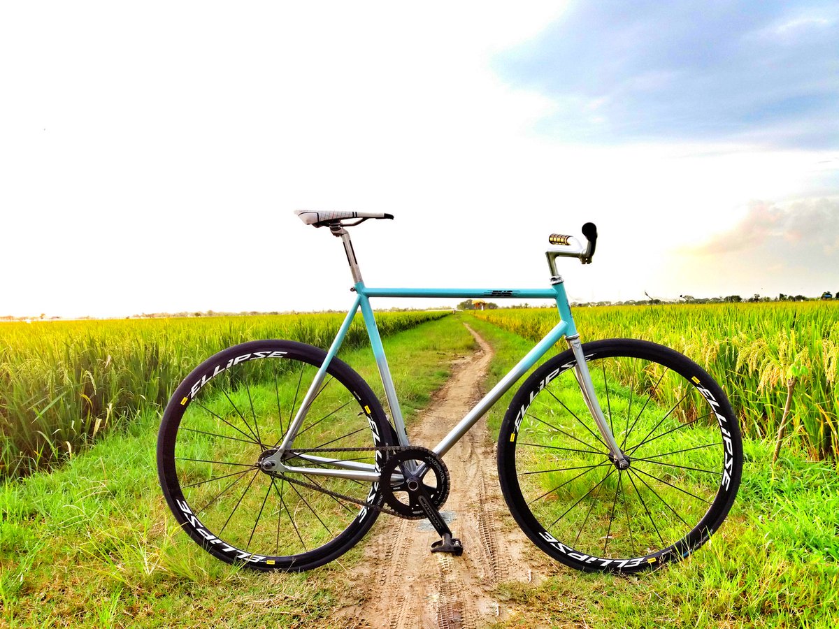 dimaseriana's tweet image. Dijual santai.mutil jika frameset laku.sz 55.cp di bio untuk harganya.thnks #fnfjb