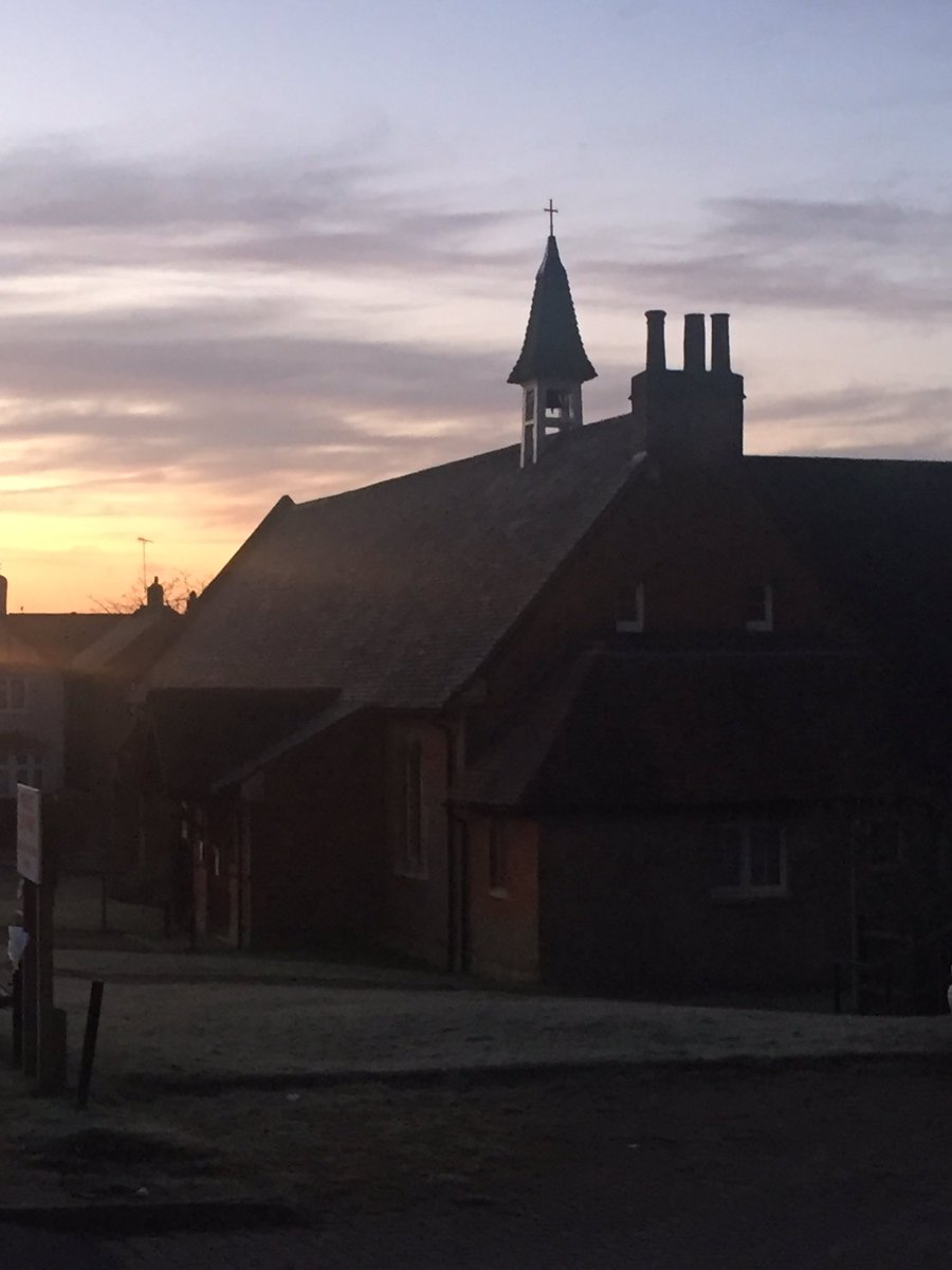 Chbarnetparish's tweet photo. It's a beautiful motning here at St Stephen's. https://t.co/hSVRALMu4f
