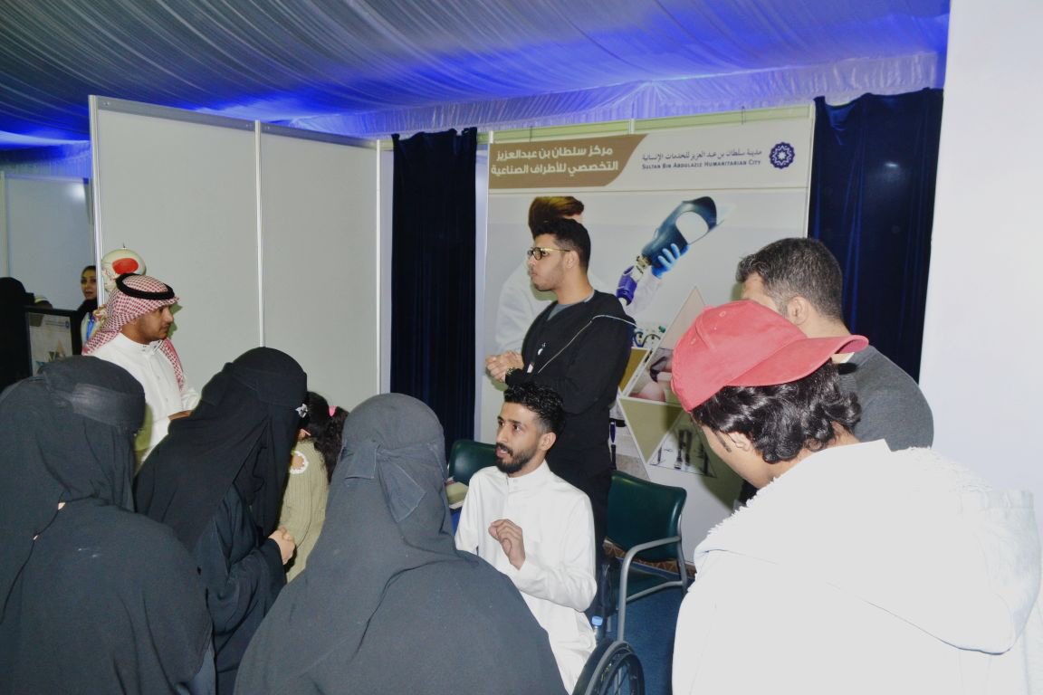 صور من زيارة راكان الجحلان لجناح #مدينة_الانسانية_في_الجنادرية وعرض قصته الملهمة في التعايش مع مرض التصلب اللويحي.
#الحياة_مع_التصلب