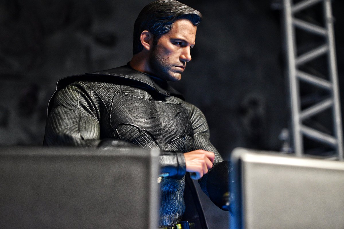 BobJoint814's tweet photo. "This city needs me." @ACBAOfficial #acbaglobal #batman #brucewayne #hottoys #benaffleck #justiceleague #batmanvsuperman #onesixthkit https://t.co/VvJzSkfuTM https://t.co/pX7CSI09mc