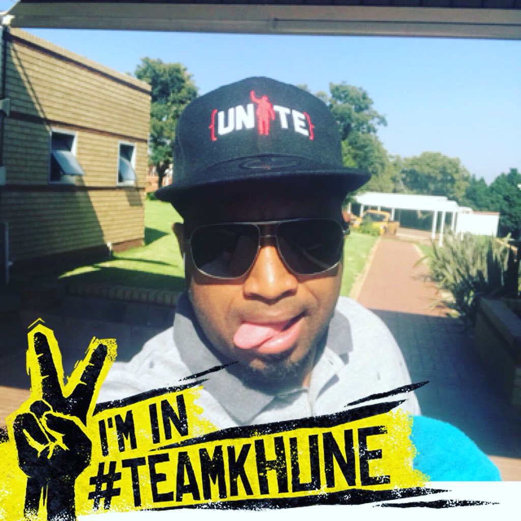 IIKHUNE_32_16's tweet photo. Are you part of #TeamKhune? gonna sit back and relax ..or are you gonna stand up and do ur thing...C’mon take a selfie Check out my very own #TeamKhune stickers on #fotoku
Download it at https://t.co/uvXpOsySvB #TeamKhune #Fotoku https://t.co/KSX5cLV1lc