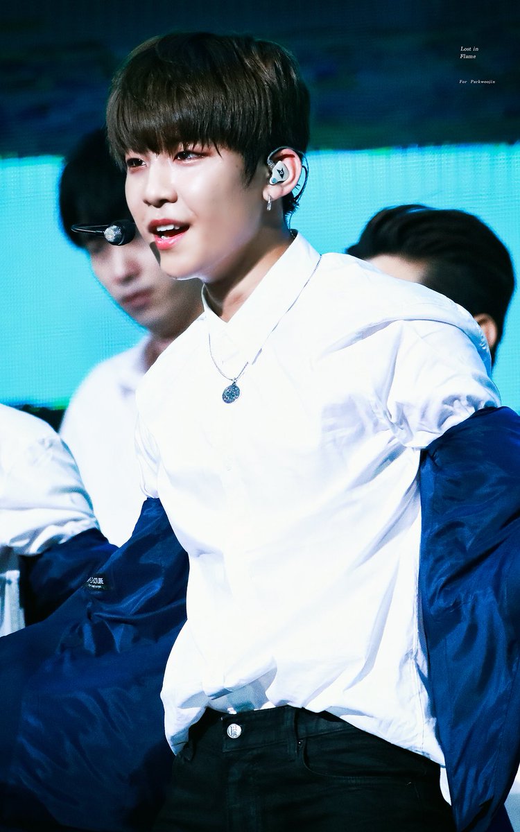 LOST_IN_FLAME's tweet photo. 180214 가온차트 HD 
#박우진 #워너원 https://t.co/g9NMjQobdx
