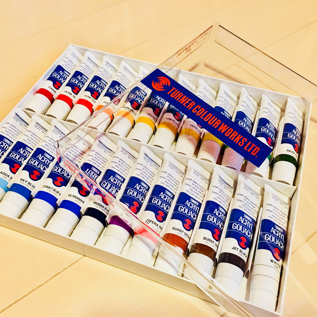 芸術家 Mana Osawa 大沢愛 個展11 25 12 7渋谷ヒカリエ8 V Twitter 壁紙屋本舗さん主催の第12回リフォーム選手権の準グランプリのお祝いとして ターナー色彩さんから ターナーアクリルガッシュ 35周年記念セット を頂きましたー 本当にありがとうございます