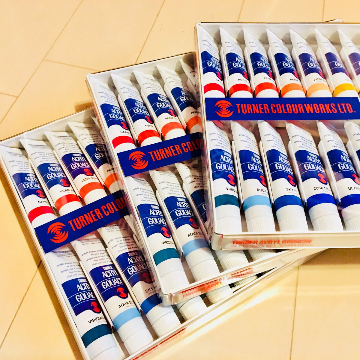 芸術家 Mana Osawa 大沢愛 個展11 25 12 7渋谷ヒカリエ8 V Twitter 壁紙屋本舗さん主催の第12回リフォーム選手権の準グランプリのお祝いとして ターナー色彩さんから ターナーアクリルガッシュ 35周年記念セット を頂きましたー 本当にありがとうございます