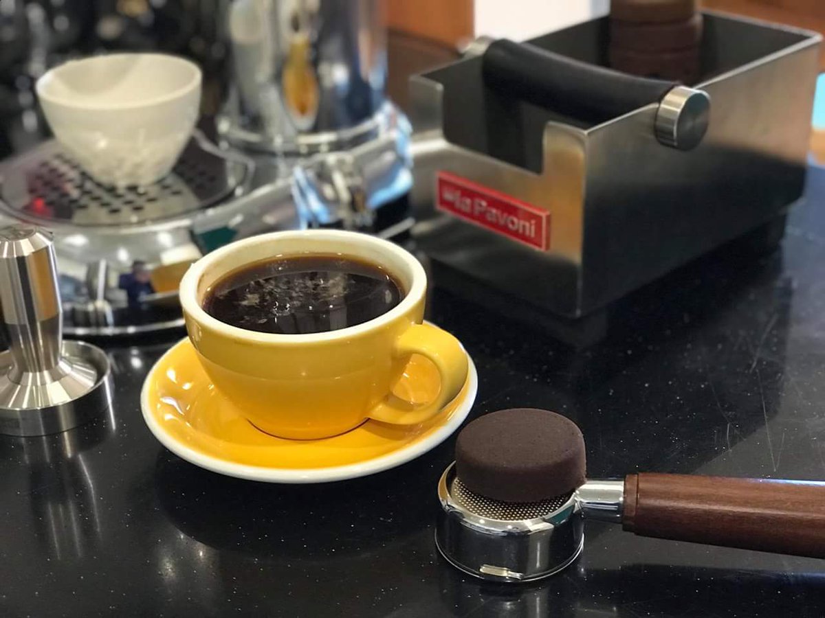LaPavoni1's tweet photo. Sunday with a lungo... Ph: @arthuryang8208 .
.
#lapavoni #lapavoniespresso #lungo
#levermachine #lever #coffee #drinkcoffee #ilovecoffee #inspiration #coffeeoftheday #espresso #caffè #cafè #stradivari #vintage #Italian #beauty #coffeeporn #Taiwan #Taipei #bplus #bpluscafe https://t.co/FzsoqCButw