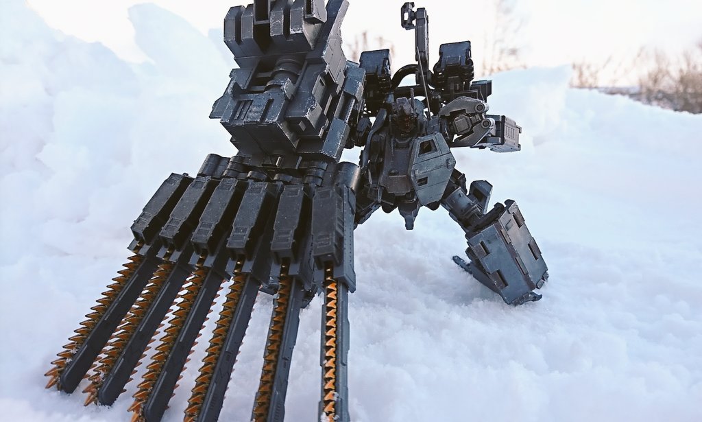 Yuki トレーナー グラインドブレードを構えるとフォローやrtが来るらしい アーマードコア ワンフェスの写真見ていたら 自分も撮りたくなった