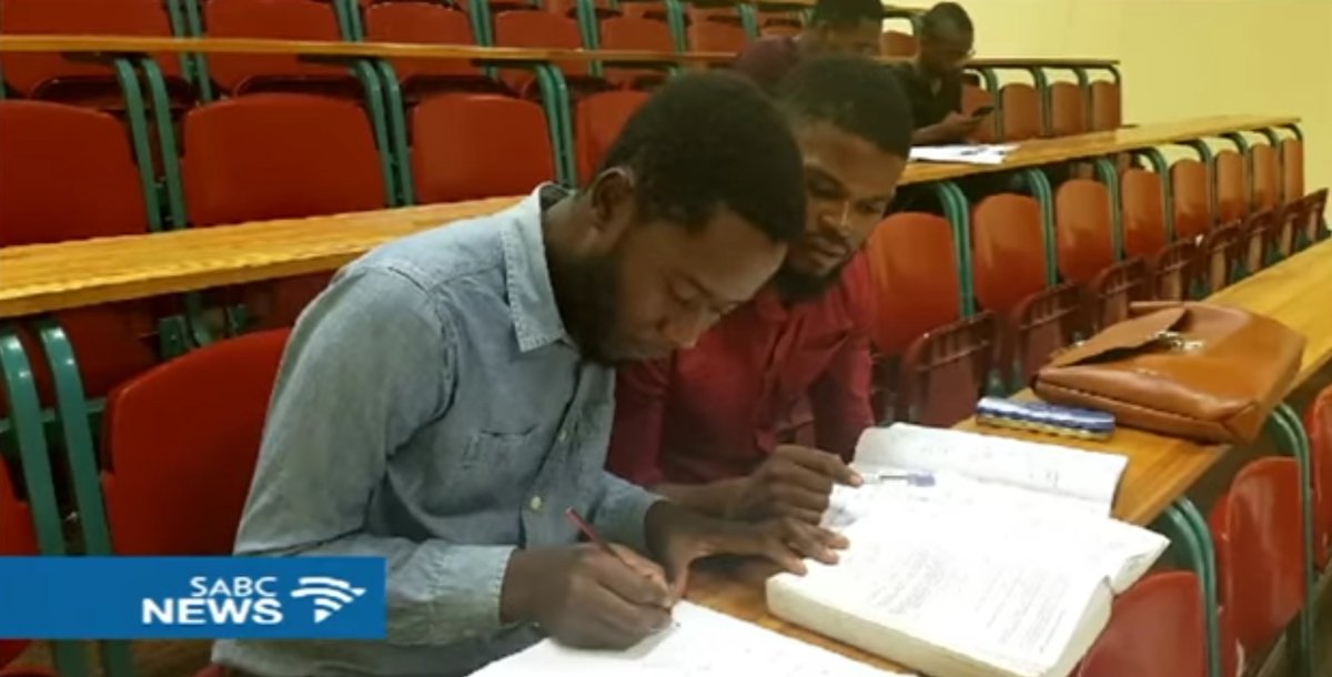 MaageMohlabe's tweet photo. Sam's story in pictures:
This is a Mechanical Engineering student at UJ. After losing his NSFAS bursary, he was kicked out of university res. He built a shack so he could attend classes. He also collected plastic to sell for recycling. Sam got his DIPLOMA last year #SABCNews https://t.co/oDaShQfvcC