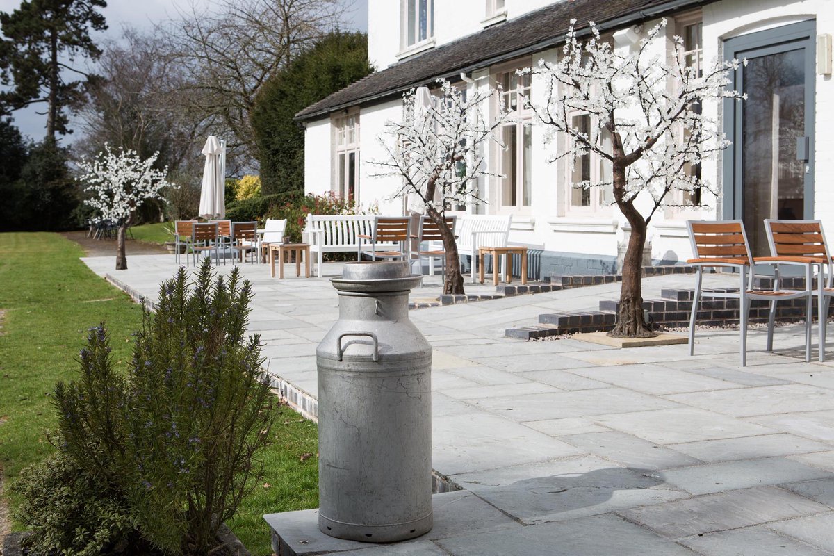 AshtonLodgeCH's tweet photo. #weddings #weddingseason https://t.co/XirzbYBrnF