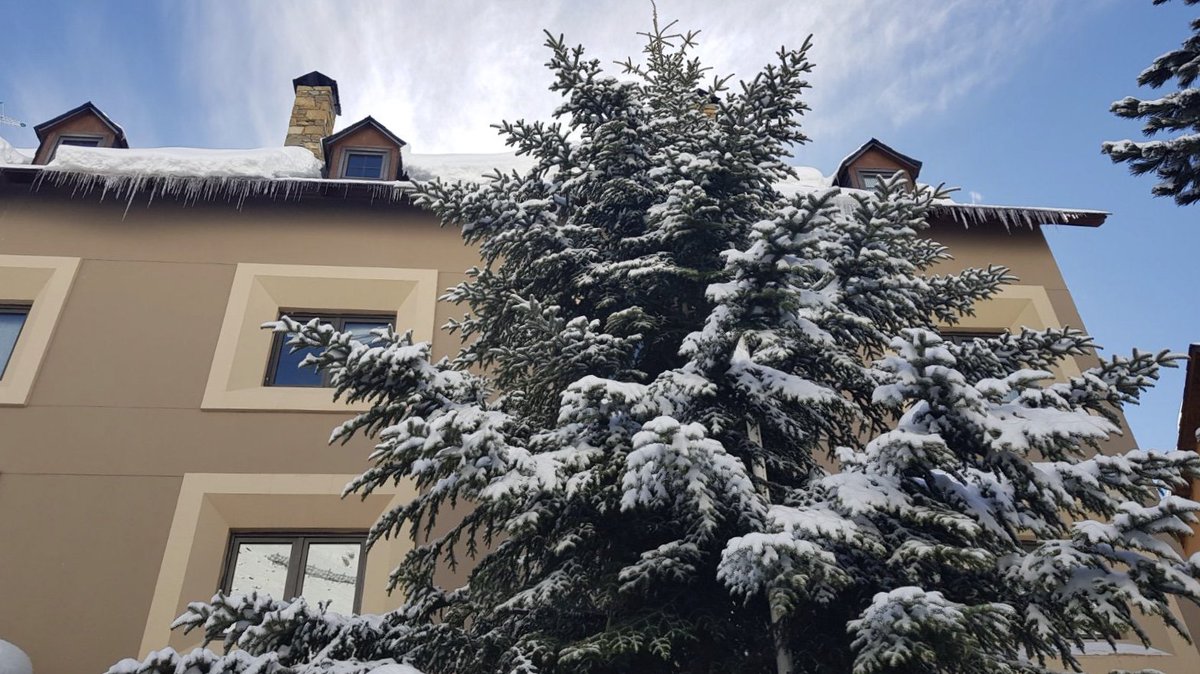 MeliaRoyalTanau's tweet photo. Muy buenos días! En 📍 @MeliaRoyalTanau ya nos estamos preparando para un día espectacular de nieve. #meliaspain #nieve #tanau #BaqueiraBeret https://t.co/XnFBXlhfst