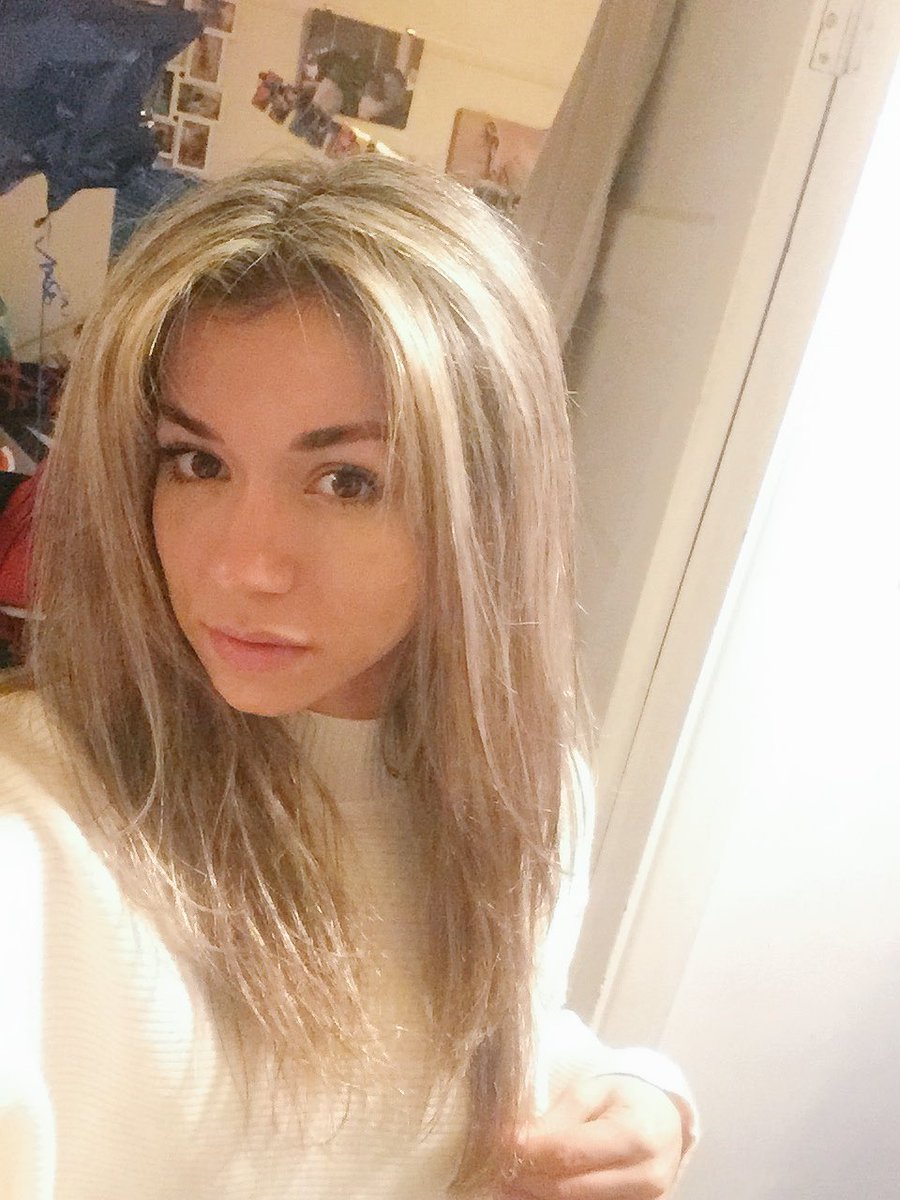 kimmy_fitness's tweet photo. If you are looking for a #hairdresser in #london ... head over to @CVHair ! I have tried soooo many blimen hair dresses all around London and they al say they can do my highlights bla bla and always put a bloody toner on it! 
Not this salon! So amazing at what they do! 🙏🏽💛 https://t.co/IGhyzAh92S