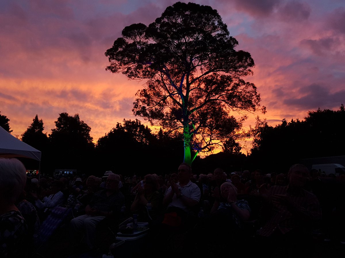 <a href="/Ceriphinz/">Paul Barlow 🧋</a> <a href="/HGArtsFestival/">HamArtsFestival</a> It was brilliant as usual. A beautiful sunset with a spectacular firework finish.