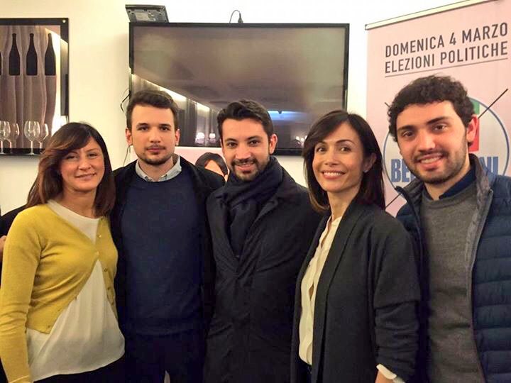 fi_giovani's tweet photo. #NonCiFermiamai anche a #Rende #Venezia #Napoli #Milano, da nord a sud centinaia di iniziative per vincere il #4Marzo con @forza_italia e #BerlusconiPresidente! @CalabriaTw @Fi_Pdl_Senato @GruppoFICamera https://t.co/IqK8Pnioha