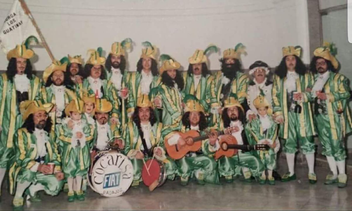 Desde aqui queremos mandar un fuerte abrazo a dos de nuestros componentes Carlos y Lolo por la perdida de su padre el gran CARLOS RUPERTO murguero de pro y maestro de este mundo carnavalero junto a otros grandes. 😘 D. E. P