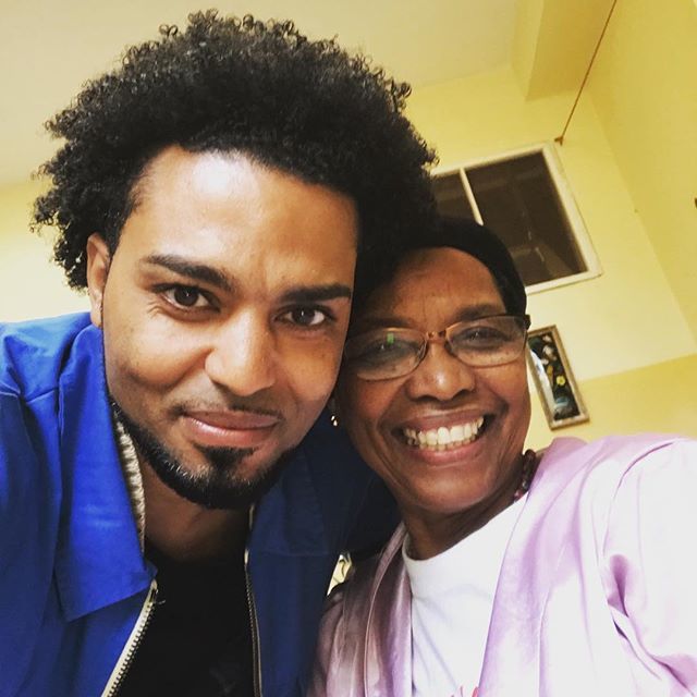 GilSemedo's tweet photo. Com a minha querida mãe...um domingo abençoado pra todos #mãequerida #codé #semprelider #Deuskunos https://t.co/sxfv866SBL
