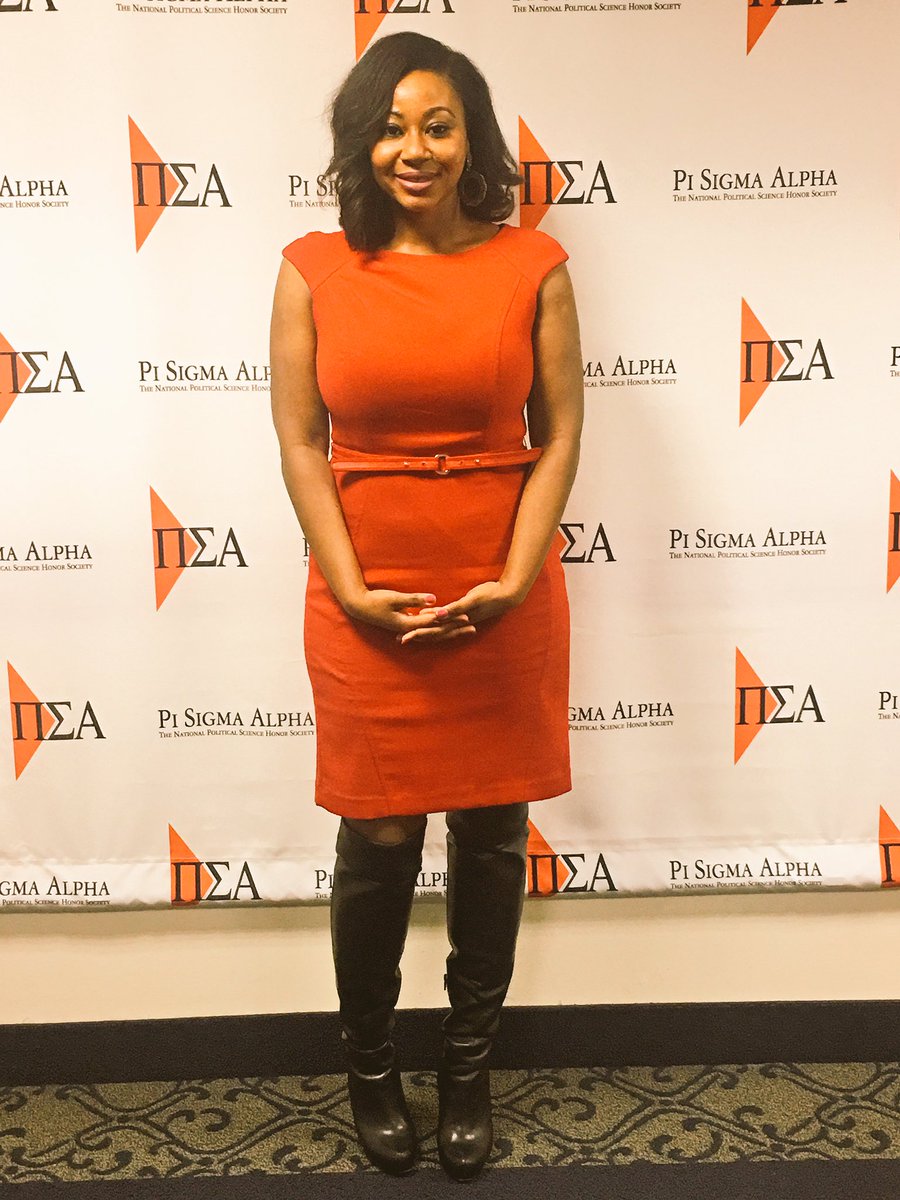 iamjohanna's tweet photo. A few @bethunecookman university alums and I met with current students from our alma mater who were presenting at the #PiSigmaAlpha conference at #GWU. Always a pleasure to share my life experiences with the younger generation. #Politics #PublicService #HBCU #eachoneteach1 https://t.co/wW9raTblfq