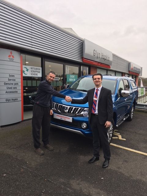 GlynHopkinGroup's tweet photo. #Congratulations to Mr Mason, Diana, Mrs Bianca and Mr Wood on the purchase of your new cars! #ThankYou for choosing #GlynHopkin! 👍🔑🚗

#Car #GH #TwitterCarClub #NewCar #New #CustomerSatisfaction #Nissan #Fiat #Mitsubishi @NissanUK @Fiat500_Club @mitsubishi_cars https://t.co/EkFqUwkuym