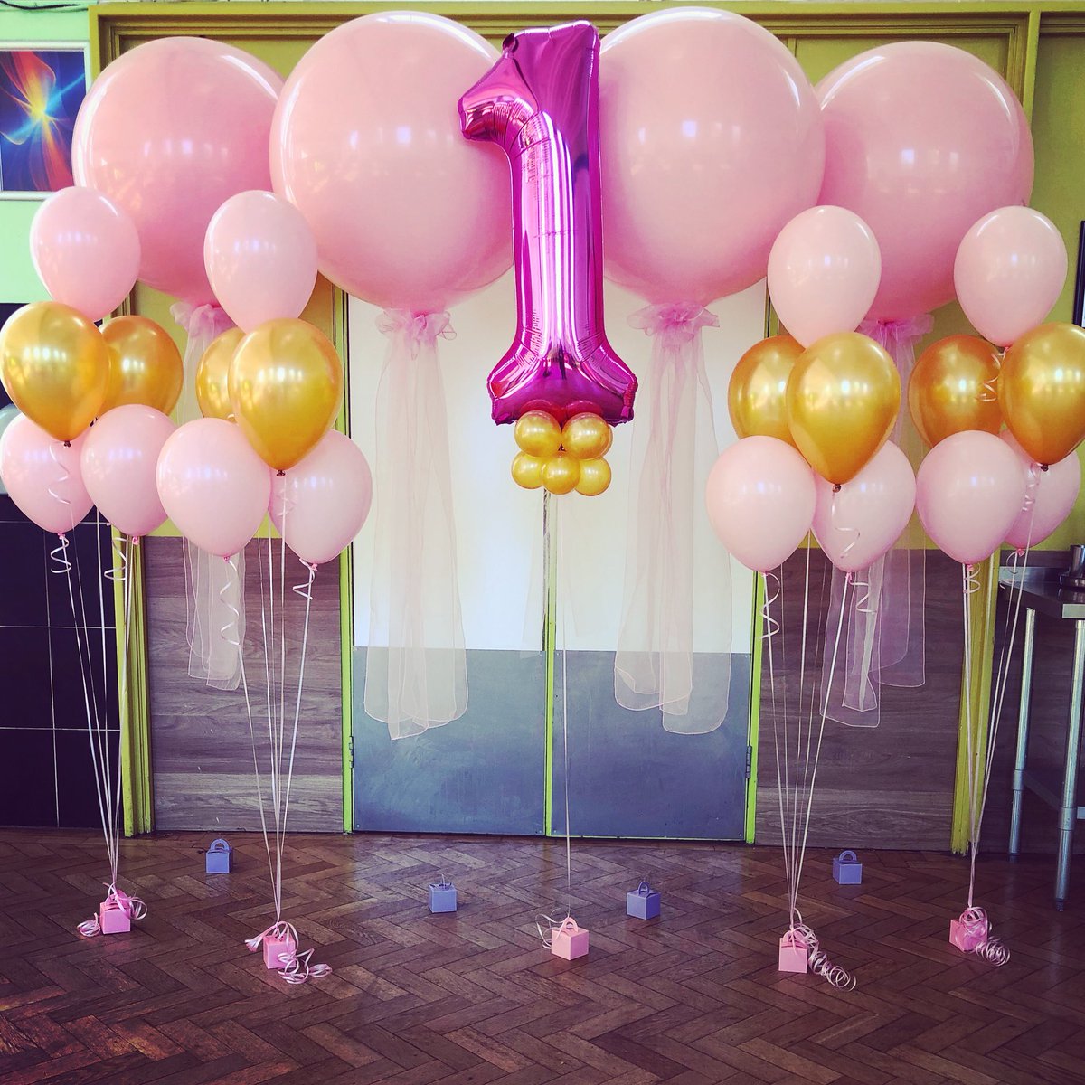 BalloonBelles's tweet photo. Gorgeous Pink &amp; Gold Balloons #balloons #essex #pretty #pink #balloondecor #party #balloonspecialists #balloondecorators https://t.co/2oKJEiZyOl