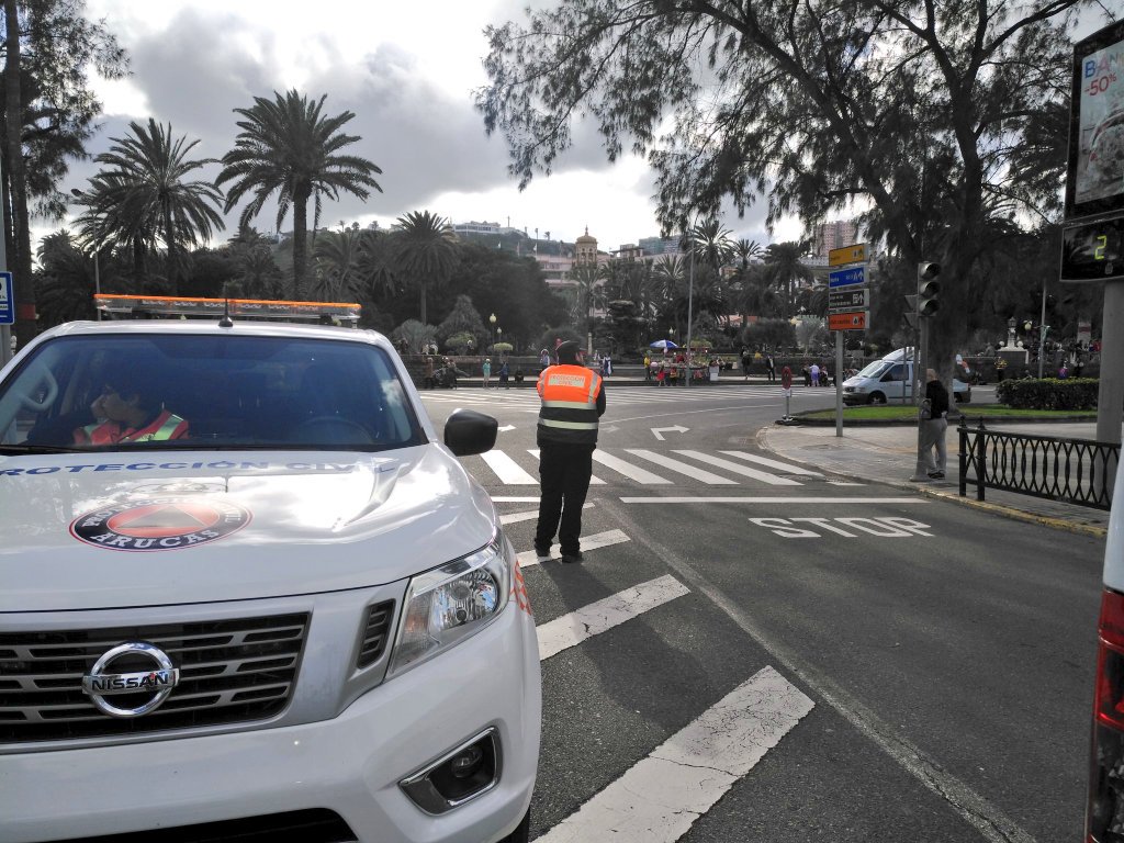 ProteCivilLPA's tweet photo. Ayer @ProteCivilLPA @PCARUCAS @PCSantaBrigida #PCStaLucia @PCTeror @CruzRojaLP #BomberosLPA @PoliciaLPA y @polprcanarias dieron cobertura preventiva de seguridad y emergencias a #CabalgataLPGC @lpacarnaval con un amplio dispositivo de efectivos para lograr una #CabalgataSegura https://t.co/nh8nfDoGRv