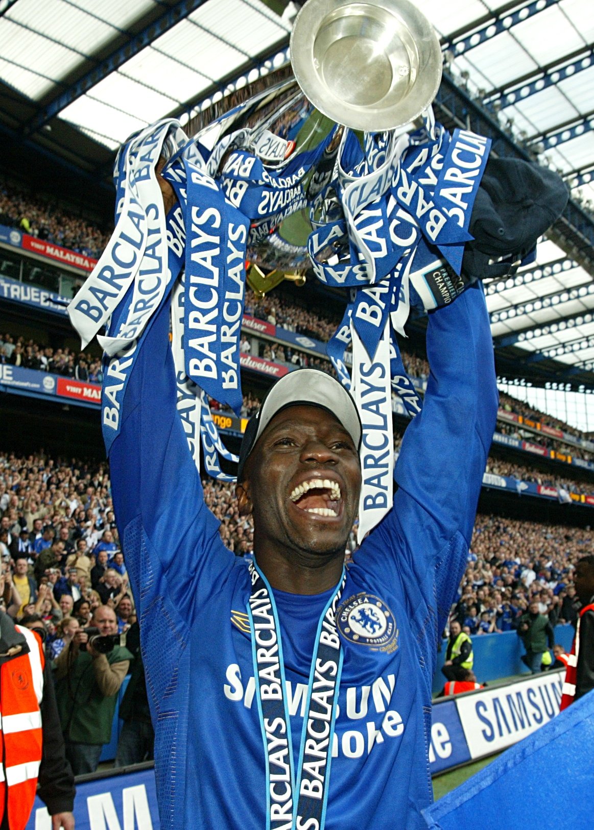 Wishing a happy 45th birthday to the original defensive midfielder, Claude Makelele. 