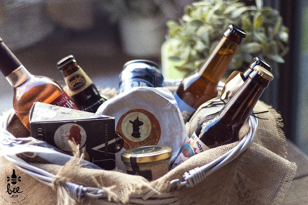 beebeermadrid's tweet photo. Lunes, puedes venir, ¡pero sólo si traes Cervezas Artesanales!

#BeeBeer 
#EnTripAdvisor #CervezasArtesanalesMadrid 

// 

Monday, you can come, but only if you bring Craft Beer! 

#BeePack
#BeeFriends #CraftBeerMadrid https://t.co/i5WD9CcKNs