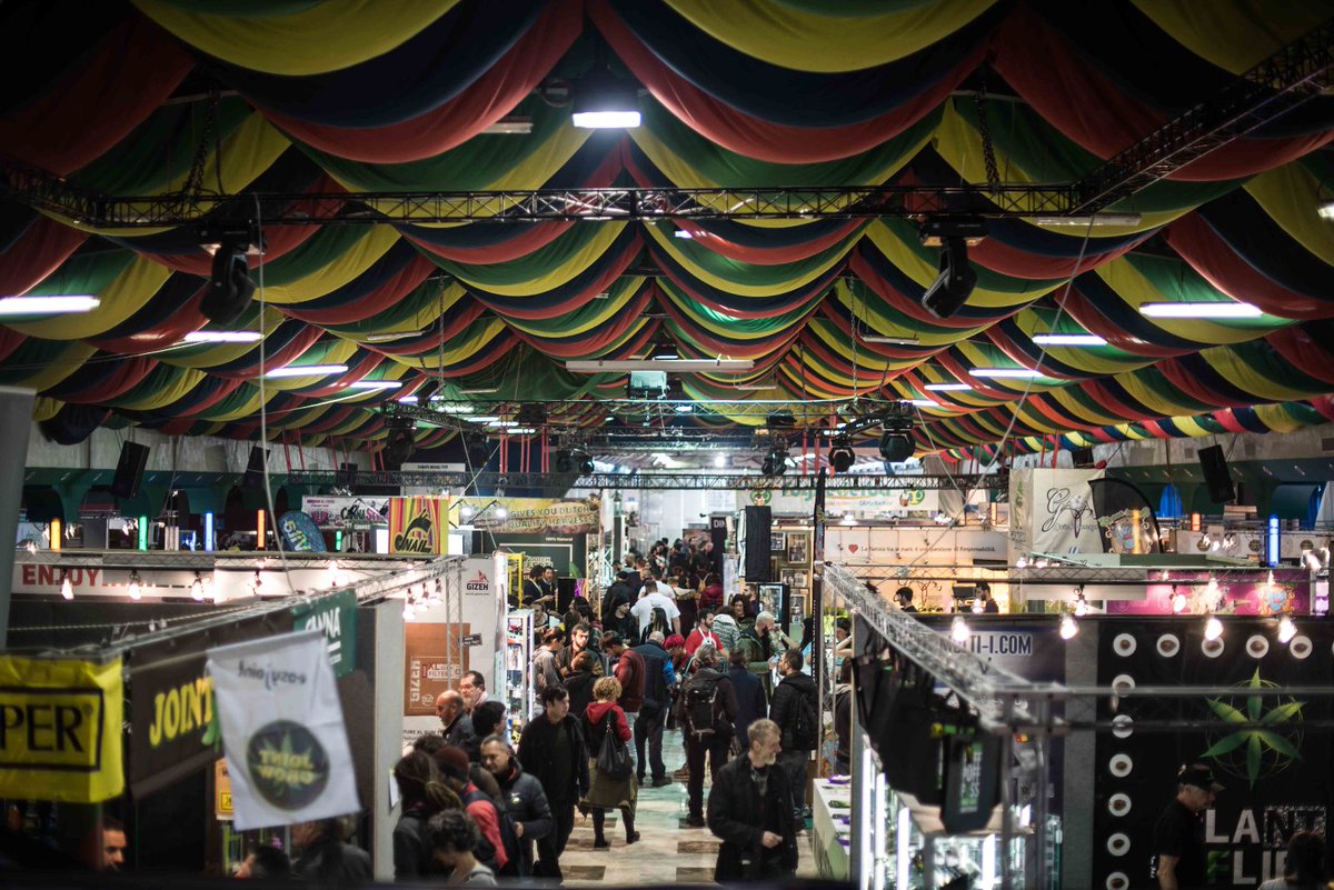Ultimo giorno di Fiera, non fatevi intristire dalla pioggia venite a #CanapaMundi con le navette e godetevi la giornata!
Sono gratuite e partono in continuazione dalla stazione di Anagnina al PalaCavicchi e viceversa.

Tutte le info le trovi qui 
canapamundi.com/navette-gratui…