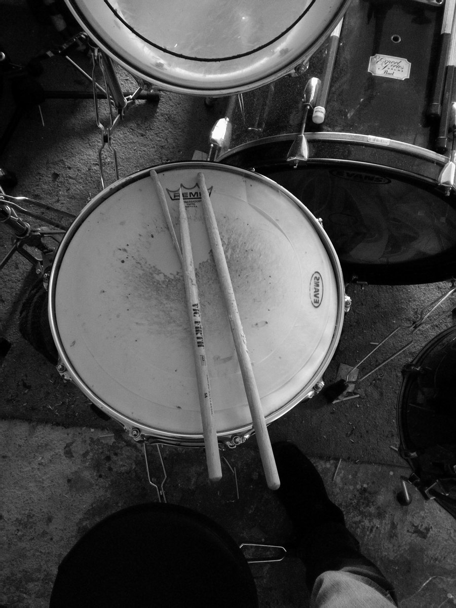 RollinEmpire's tweet photo. Another day spent in the garage working on Fresh tunes🤘🤘
Out with the old and in with the New.

#RollinEmpire #Newtunes #loudasfuck #timeforachange #RockNRoll https://t.co/yZZXfEu1CH