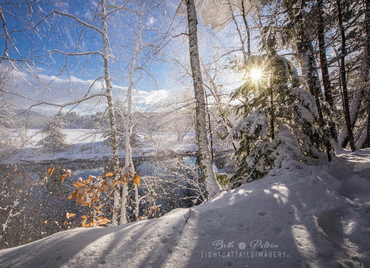 Good Morning New Hampshire! <a href="/joshjudgewmur/">Josh Judge</a> #snowmeltingshowers #ashuelotriver #newhampshire #winter #snow #goodmorning #NewEngland #photographer