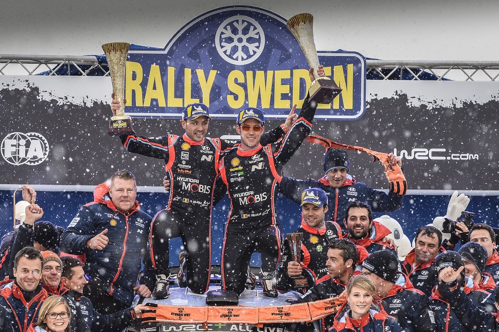 thierryneuville's tweet image. Let's recap the weekend! 
🏆 First victory in @RallySweden (in case you forgot 😉)
🥇7th #WRC victory (every time a different rally)
5️⃣ stage wins 
🔢 Taking 2 points in the Power Stage (yeah!)
🙋🏻‍♂️Leading the Drivers' Standings by 11 pts (total of 41 pts)
#HMSGOfficial
