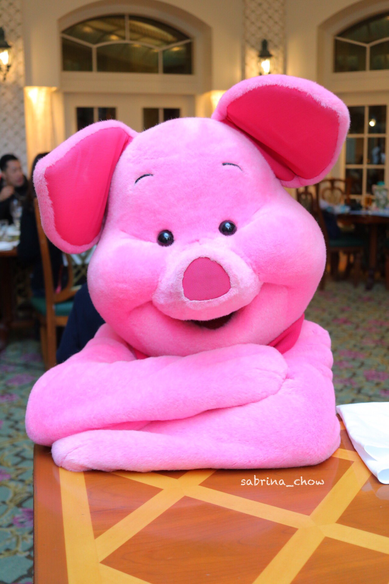 ディズニーモール　ピグレット　ピンバッジ　LE200 東京ディズニーリゾート プーさん ピンバッジ ピンズ ピグレット