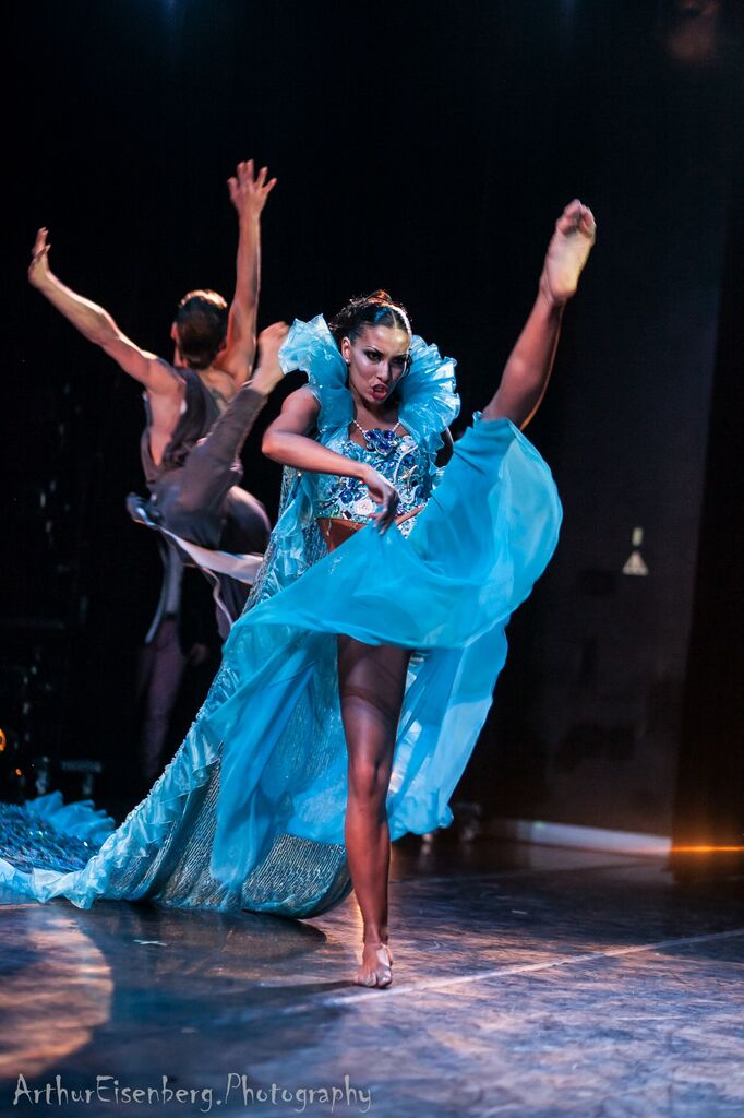 EncoreRocks's tweet image. To succeed, you need to find something to hold on to, something to motivate you, something to inspire you.