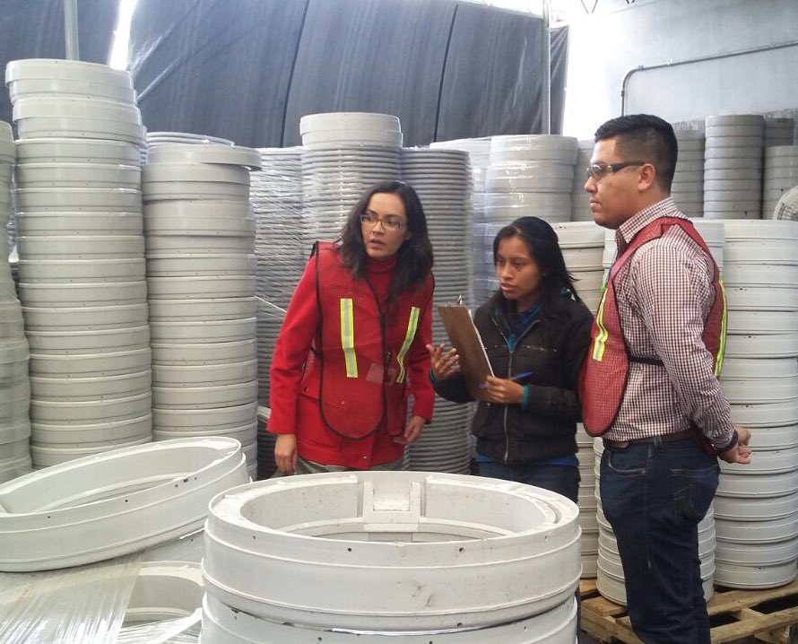 VivianaBarbosaB's tweet photo. En los recorridos que realizo a los centros de trabajo, nos acompaña en todo momento la representación sindical #Querétaro @STPS_mx @1campa @CTM_MX #Salud #Higiene #CondicionesGenerales #Capacitación @alvaropliego1 https://t.co/cgdP32fY8b