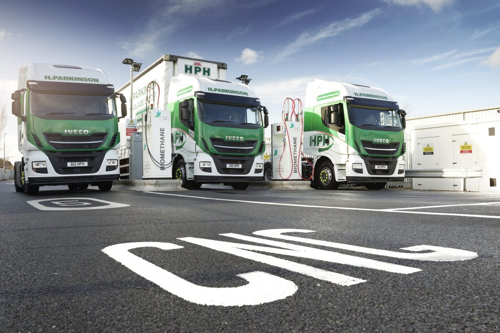 IVECOUK's tweet photo. Steve Sugden, GM of H Parkinson Haulage: “Currently, for a #CNG vehicle, no one has a better offering than #IVECO, and with the seven Stralis NPs, coupled with our longer semi-trailers (LSTs), we’ve worked out we can reduce our CO2 emissions by a massive 1,750 tonnes every year." https://t.co/0ShUtJtGFJ
