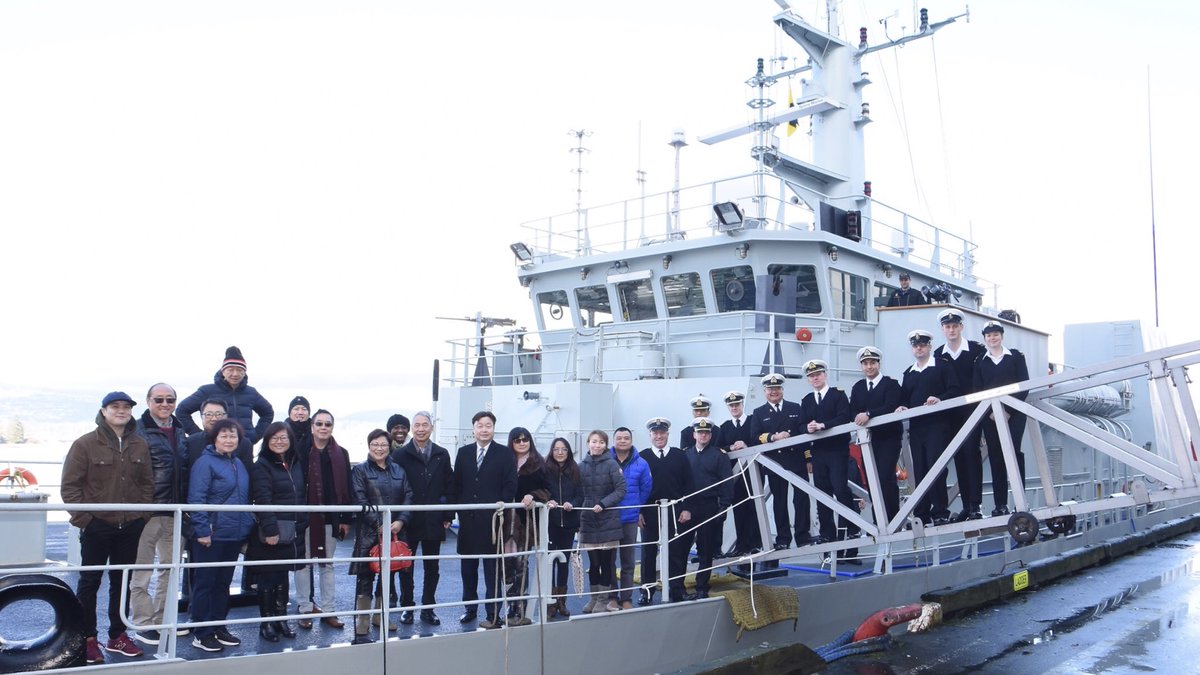A big thumbs up to the Officers and crew of #HMCSNANAIMO for hosting a group of Canadian-Chinese on the First day of the year of the dog. Thank you.