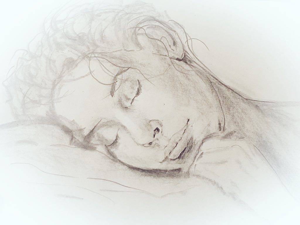 Tornai con il pane fresco e dalla luce della finestra ricomposi il suo sorriso nudo sfiorandolo mentre dormiva.
In quel momento mi sentii la protezione, il baluardo di ogni sua sbiadita paura e senza vacillare aprii un varco tra le sue labbra 

#PiccoleStorieDAmoreInventate