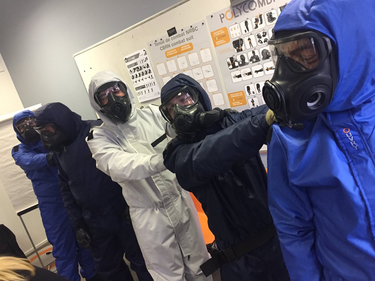 OuvryLudovic's tweet photo. Séance formation habillage / déshabillage. La #Polycombi #NRBC dans tous ses états. Y en a de toutes les couleurs ! https://t.co/KgBvaWybCp
