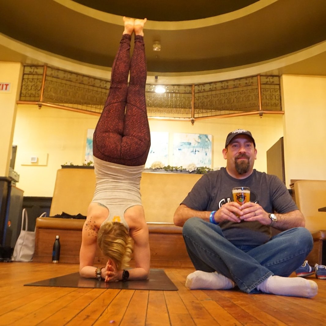 PintofPat's tweet image. Sunday morning yoga with @FunkBrewing at @pearlybakers during @LVBeerWeek