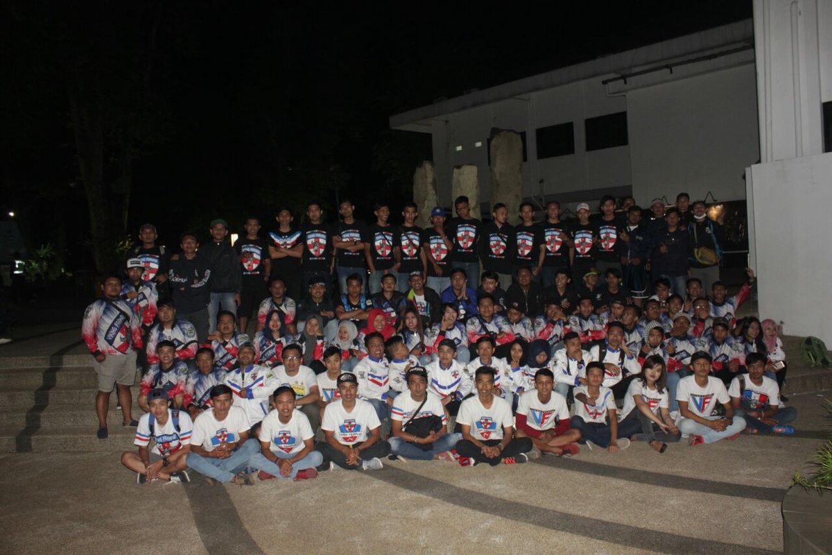 Tetap Kompak
Tetap Solid
Hidup Persib

#Persib 
#Bobotoh
#Viking
#VikingPersibClub 
#VikingFarmasi
#VikingFarmasiIndonesia