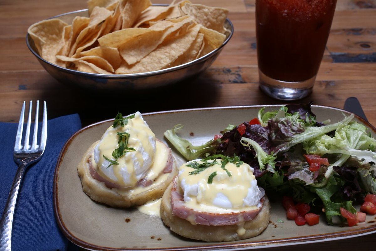RosaMexicano's tweet photo. #GotBrunch? #BloodyMary #SopesBenedictTraditional #eeeeats https://t.co/1xDeaT2CM9