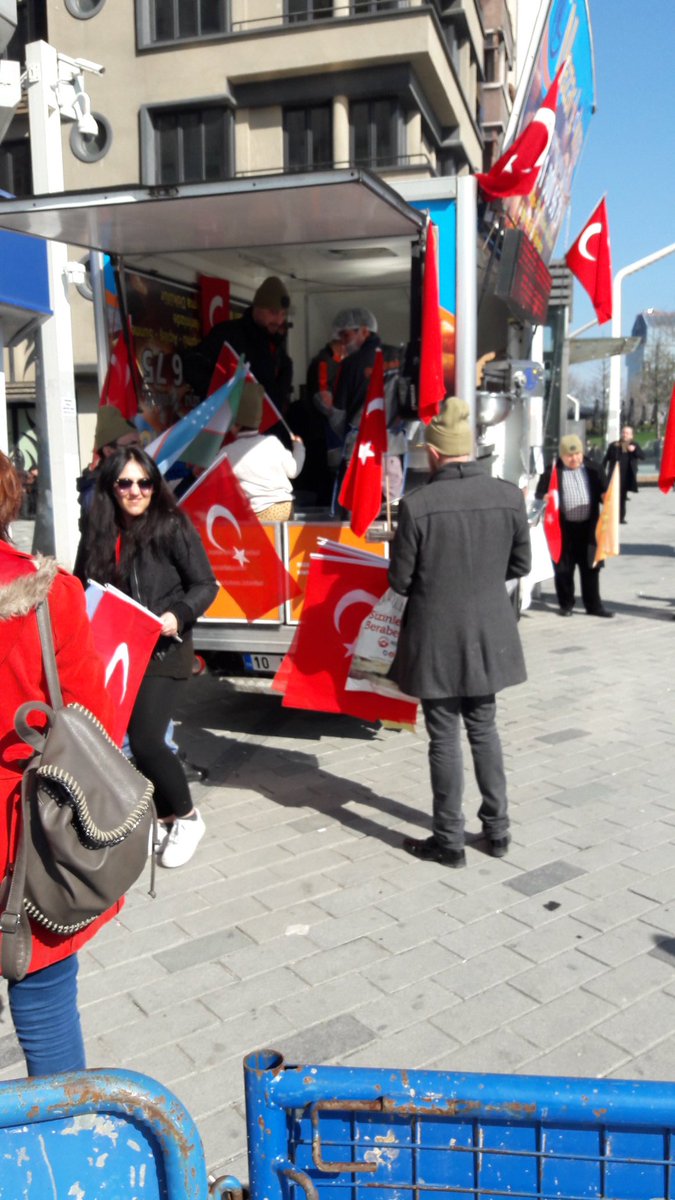 Tumyad4's tweet photo. Taksim meydandayiz. https://t.co/xlWHf5deyo