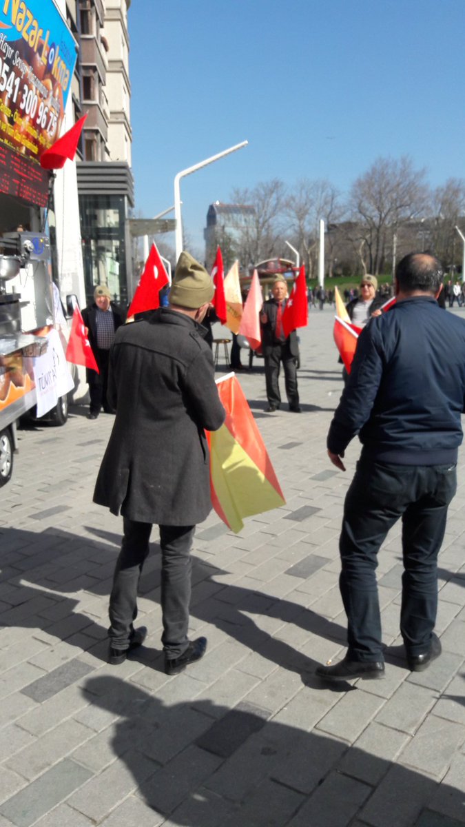 Tumyad4's tweet photo. Taksim meydandayiz. https://t.co/xlWHf5deyo