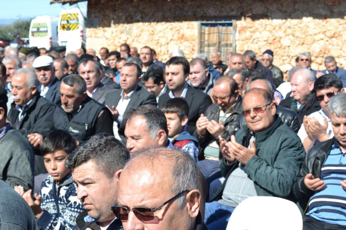 AkGenclikKepez's tweet photo. Yönetim kurulu üyemiz Osman Uç’un Babası için okuttuğu Mevlid’i Şerif’ine katıldık.
Rabbim Mekanını Cennet Eylesin. https://t.co/99OywllytU