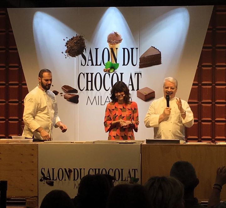 Iginio Massari e Davide Comaschi presentano al Salon du Chocolat il Cremino a tre strati! Accorrete al Palco Centrale! 😊
