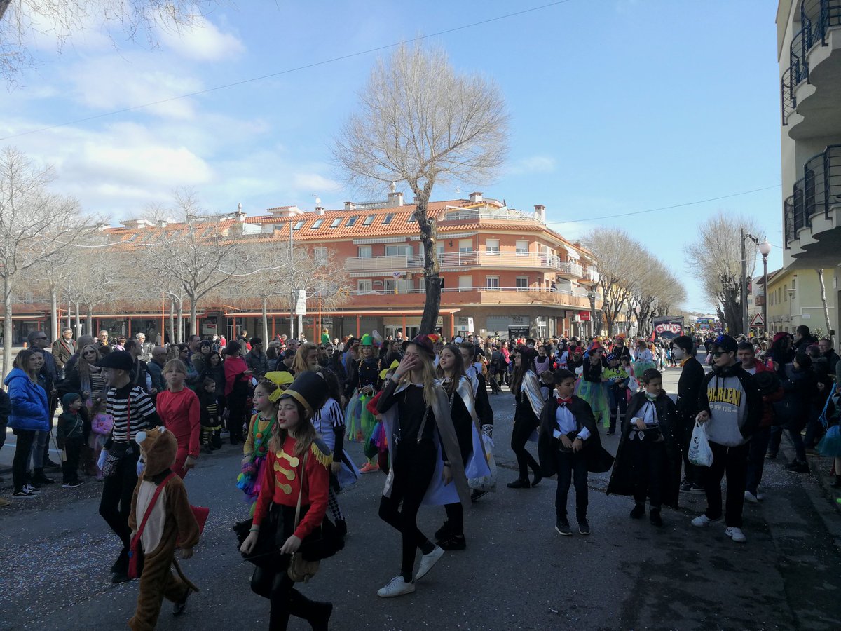 AjuntamentPLF's tweet photo. La Rua de Carnestoltes 2018 ens està deixant imatges com aquestes en aquests moments! Bona festa! #festesPLF @radiopalafolls #ComissióReis @acepalafolls @avpalafolls @PLPalafolls https://t.co/rIRboauDnE