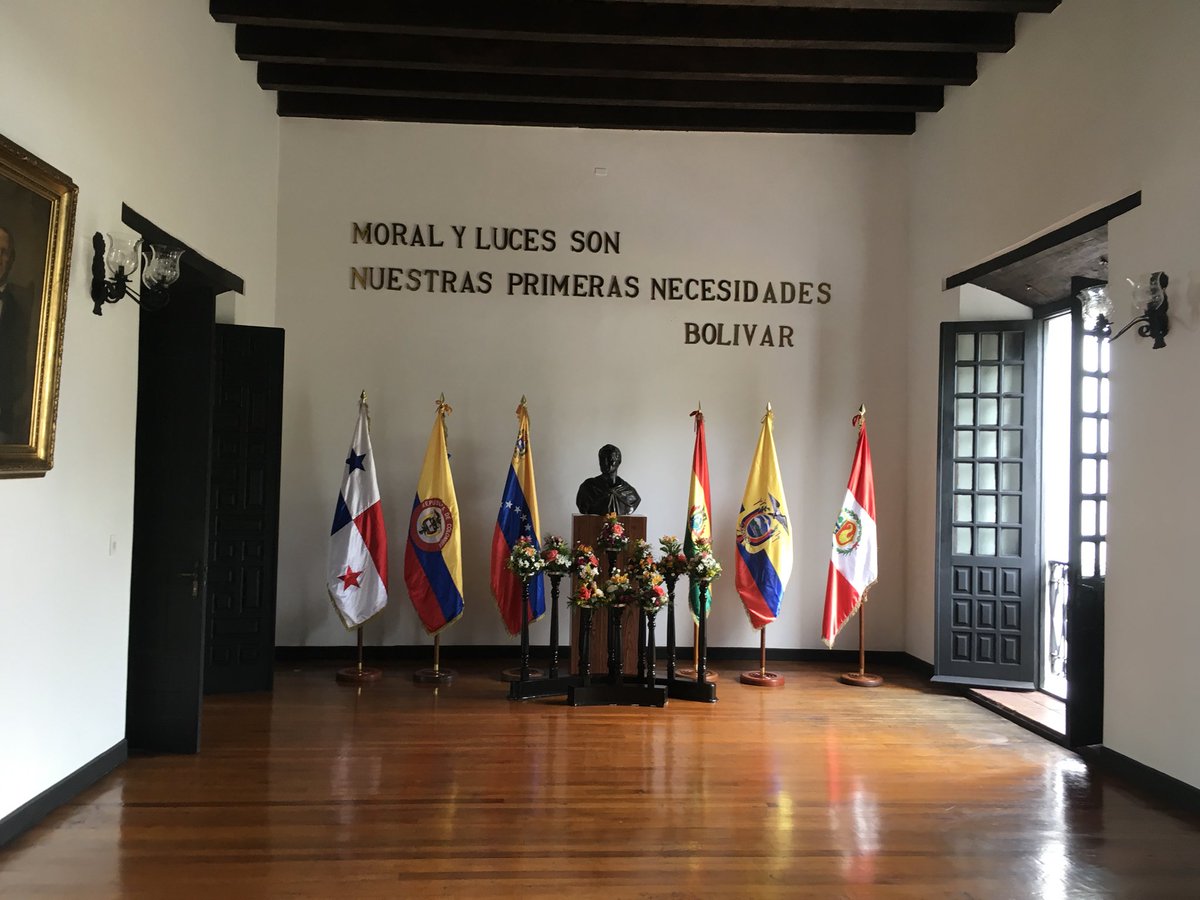 JauaMiranda's tweet photo. BOLÍVAR Y LA IGUALDAD SOCIAL. https://t.co/RqHnulDnjI “Mi opinión es, legisladores,que el principio fundamental de nuestro sistema,depende inmediata y exclusivamente de la igualdad establecida y practicada en Venezuela”. Más claro no canta un gallo,sin igualdad no hay República https://t.co/SMA47So4F7