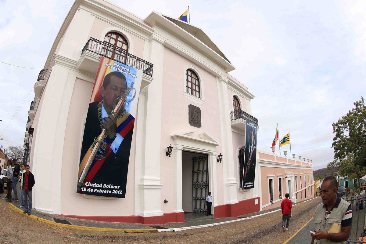 JauaMiranda's tweet photo. BOLÍVAR Y LA IGUALDAD SOCIAL. https://t.co/RqHnulDnjI “Mi opinión es, legisladores,que el principio fundamental de nuestro sistema,depende inmediata y exclusivamente de la igualdad establecida y practicada en Venezuela”. Más claro no canta un gallo,sin igualdad no hay República https://t.co/SMA47So4F7