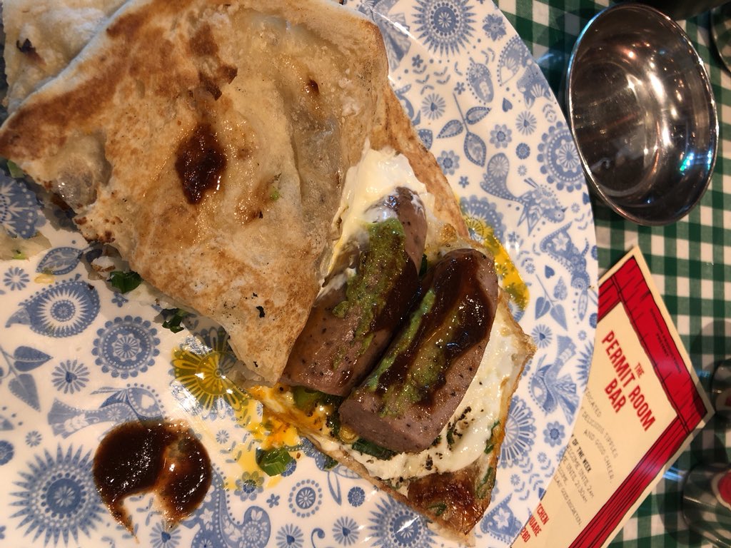 KwansKitchen's tweet photo. lovely @RamsayofCarluke sausage &amp; egg naan @Dishoom https://t.co/0mRYnKAOSB